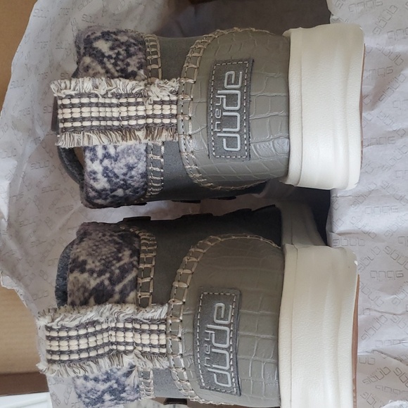 HEY DUDE WOMENS ELOISE BOOTS - Picture 9 of 10